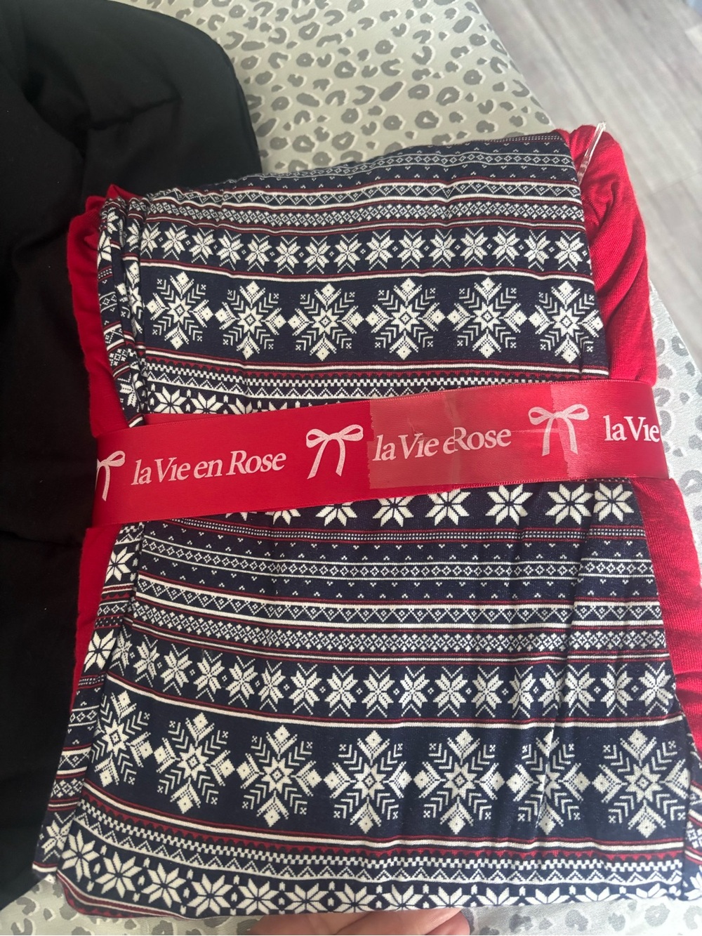 La Vie En Rose red pajamas with polar bear graphic - Picture 3 of 3